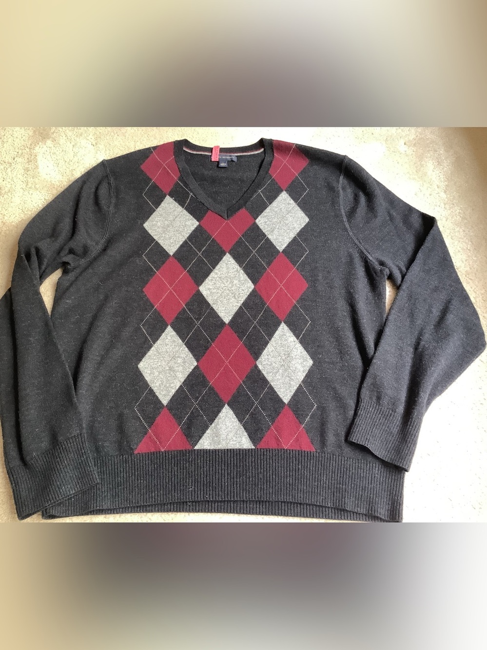 Banana Republic 100% merino wool, argyle, v neck L gray, charcoal gray, burgundy